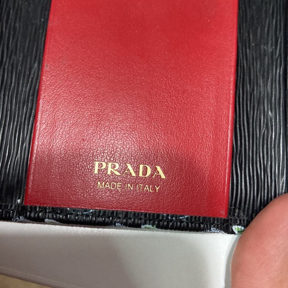 Authentic Prada Vitello Move Leather Heart Pattern Six Ring Tri-Fold Key Holder - Picture 8 of 10